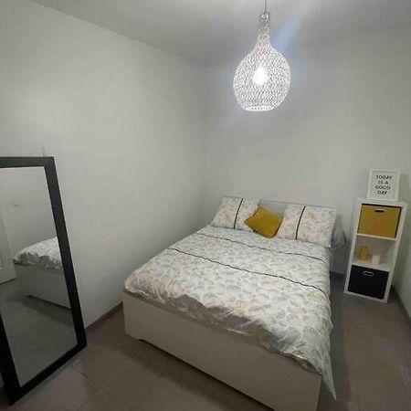 Appart T2 Proche Aeroport Roissy Apartamento Tremblay-en-France Exterior foto